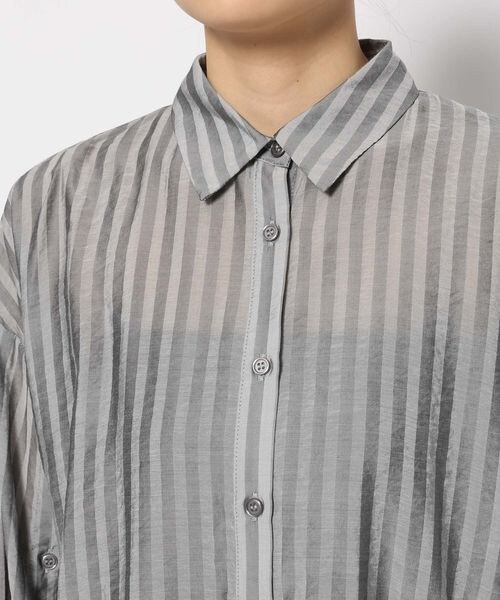 PAGEBOY（ページボーイ）の「サテンシアーストライプシャツ（トップス・オフホワイト05/チャコール18/ラベンダー92・F）」の22枚目の写真