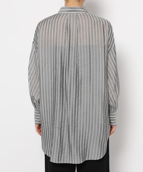 PAGEBOY（ページボーイ）の「サテンシアーストライプシャツ（トップス・オフホワイト05/チャコール18/ラベンダー92・F）」の20枚目の写真