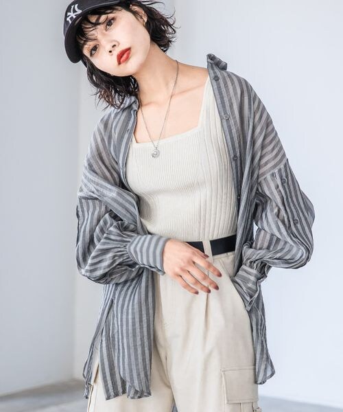 PAGEBOY（ページボーイ）の「サテンシアーストライプシャツ（トップス・オフホワイト05/チャコール18/ラベンダー92・F）」の10枚目の写真