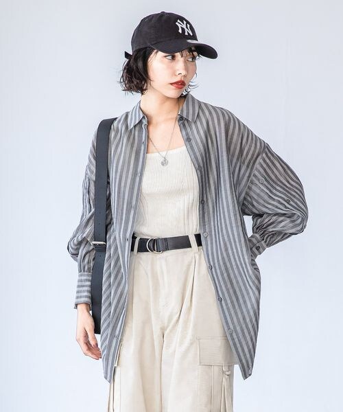 PAGEBOY（ページボーイ）の「サテンシアーストライプシャツ（トップス・オフホワイト05/チャコール18/ラベンダー92・F）」の11枚目の写真