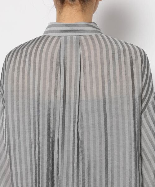 PAGEBOY（ページボーイ）の「サテンシアーストライプシャツ（トップス・オフホワイト05/チャコール18/ラベンダー92・F）」の21枚目の写真