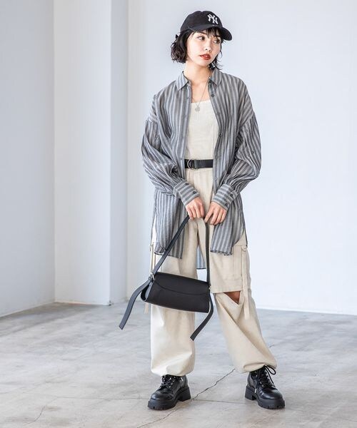 PAGEBOY（ページボーイ）の「サテンシアーストライプシャツ（トップス・オフホワイト05/チャコール18/ラベンダー92・F）」の12枚目の写真