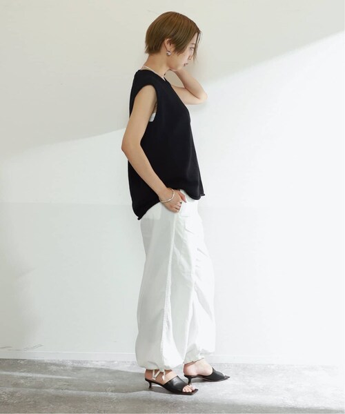 VERMEIL par iena（ヴェルメイユパーイエナ）の「《予約》【INSCRIRE/アンスクリア】Cotton V Neck No Sleeve Knit（その他・ブラック/フリー）」の5枚目の写真