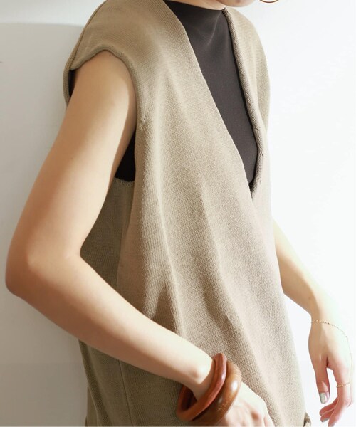VERMEIL par iena（ヴェルメイユパーイエナ）の「《予約》【INSCRIRE/アンスクリア】Cotton V Neck No Sleeve Knit（その他・ブラック/フリー）」の18枚目の写真