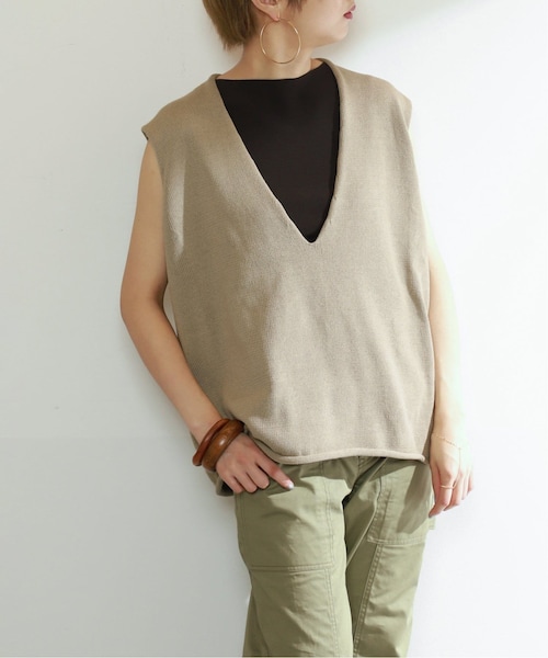 VERMEIL par iena（ヴェルメイユパーイエナ）の「《予約》【INSCRIRE/アンスクリア】Cotton V Neck No Sleeve Knit（その他・ブラック/フリー）」の2枚目の写真