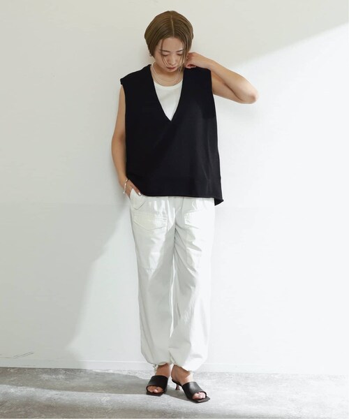 VERMEIL par iena（ヴェルメイユパーイエナ）の「《予約》【INSCRIRE/アンスクリア】Cotton V Neck No Sleeve Knit（その他・ブラック/フリー）」の4枚目の写真