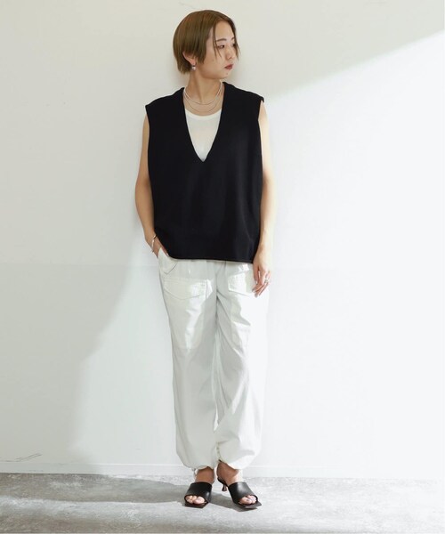 VERMEIL par iena（ヴェルメイユパーイエナ）の「《予約》【INSCRIRE/アンスクリア】Cotton V Neck No Sleeve Knit（その他・ブラック/フリー）」の3枚目の写真
