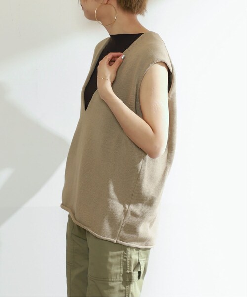 VERMEIL par iena（ヴェルメイユパーイエナ）の「《予約》【INSCRIRE/アンスクリア】Cotton V Neck No Sleeve Knit（その他・ブラック/フリー）」の17枚目の写真