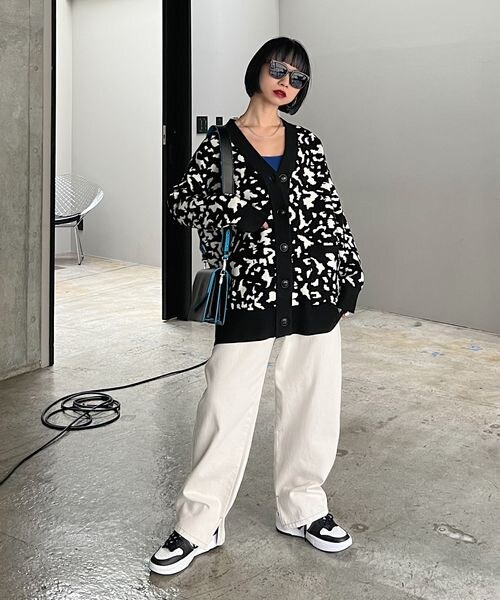 PAGEBOY（ページボーイ）の「トールワークデニム（パンツ・レディース・オフホワイト05/ブラックケミカル08/ブルー85・25inch/26inch）」の5枚目の写真