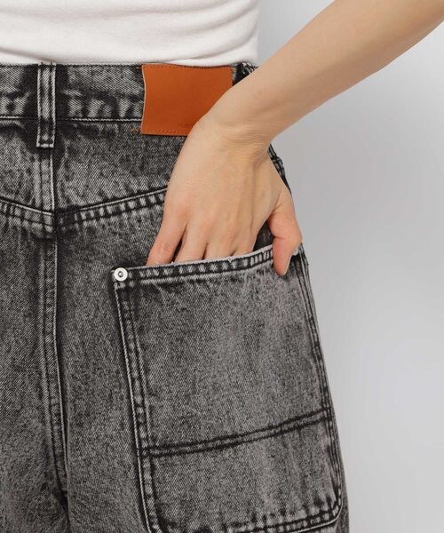 PAGEBOY（ページボーイ）の「トールワークデニム（パンツ・レディース・オフホワイト05/ブラックケミカル08/ブルー85・25inch/26inch）」の21枚目の写真