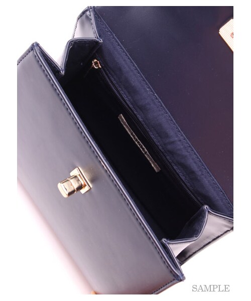 SNIDEL(スナイデル)の「パッドロックミニポシェット(ポーチ・レディース・WHT/NVY/KKI・F)」の11枚目の写真