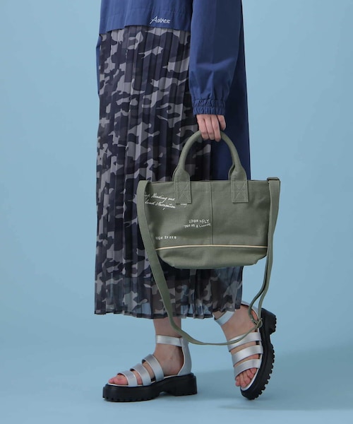 AVIREX(アヴィレックス)の「SCRIBBING MINI TOTE BAG/ スクリブリング ミニトートバッグ(バッグ・オリーブ/アイボリー/ウォッシュユーズド/ユーズド・F)」の3枚目の写真