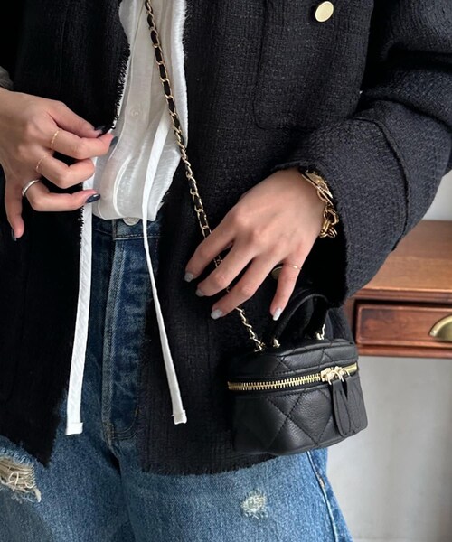 DouDou(ドゥドゥ)の「リアルレザーチェーンバニティバッグ(ショルダーバッグ・レディース・ホワイト/ブラック・F)」の1枚目の写真