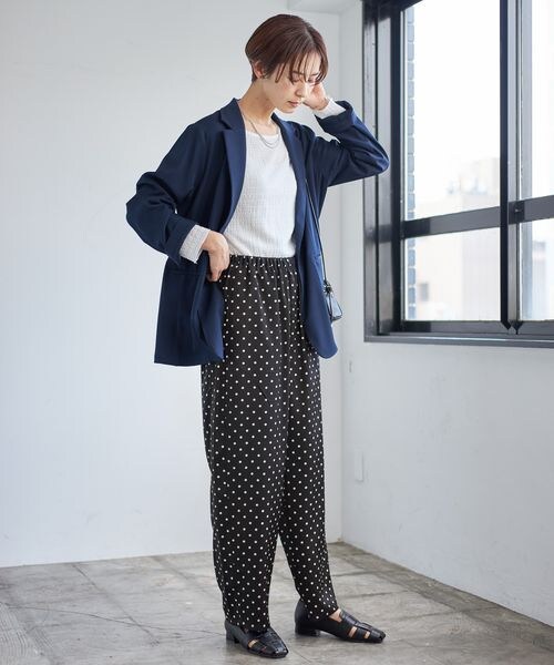 LEPSIM（レプシィム）の「ツヤサテンガライージーパンツ（パンツ・レディース・ブラック×ドット09/ベージュ×ドット51/ベージュ×ストライプ53/ネイビー88・FREE SIZE）」の6枚目の写真