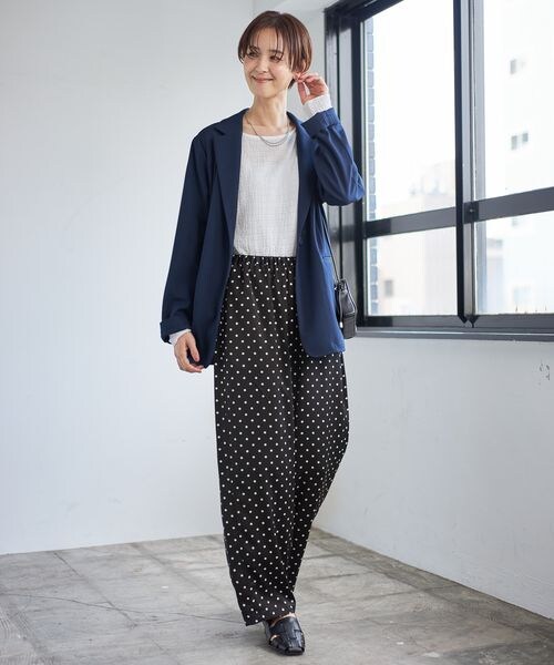 LEPSIM（レプシィム）の「ツヤサテンガライージーパンツ（パンツ・レディース・ブラック×ドット09/ベージュ×ドット51/ベージュ×ストライプ53/ネイビー88・FREE SIZE）」の8枚目の写真