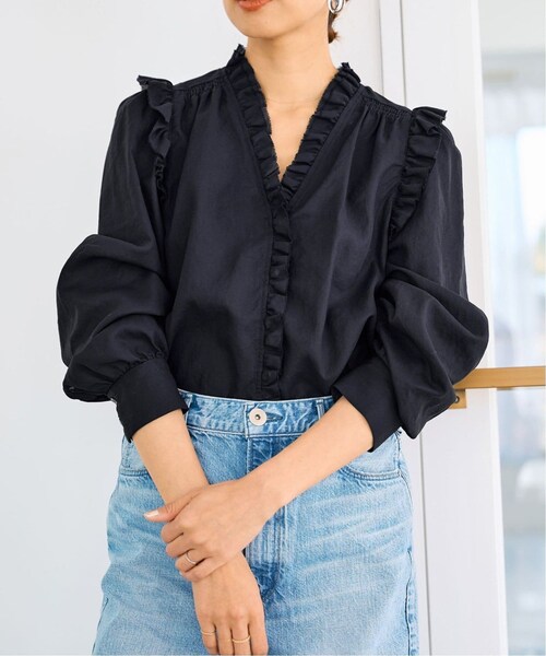 イエナ 新品タグ付 23ss iena コットンシュリンクフリルブラウス F 白 IENA（イエナ）の「コットンシュリンクフリルハーフスリーブ