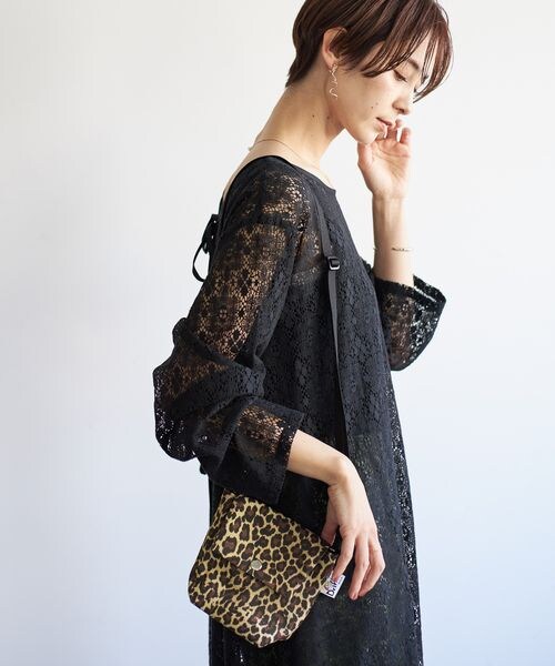 LEPSIM（レプシィム）の「FLAP POUCH（バッグ・レディース・ブラック09/レオパード51・ONE SIZE）」の2枚目の写真