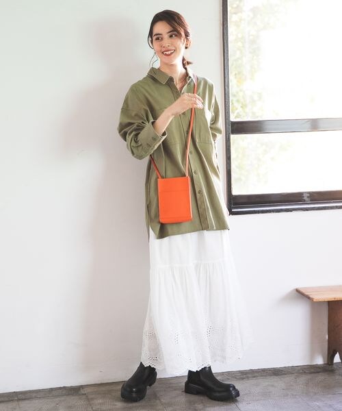 LEPSIM(レプシィム)の「スマホショルダー(バッグ・レディース・アイボリー08/ブラック09/オレンジ45/グリーン75・ONE SIZE)」の7枚目の写真