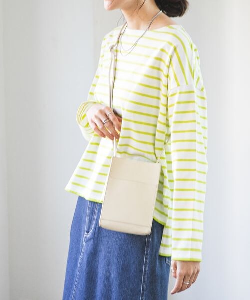 LEPSIM(レプシィム)の「スマホショルダー(バッグ・レディース・アイボリー08/ブラック09/オレンジ45/グリーン75・ONE SIZE)」の1枚目の写真