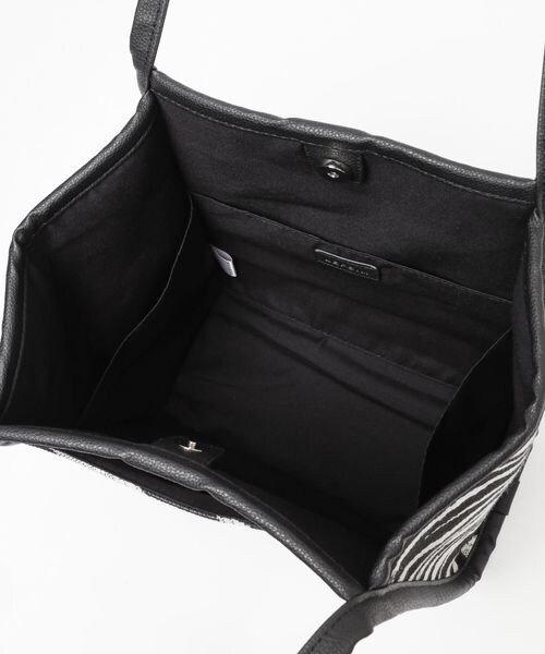 LEPSIM(レプシィム)の「ジャガードパイピングバッグ(バッグ・レディース・ブラック09/ブラウン58・ONE SIZE)」の21枚目の写真