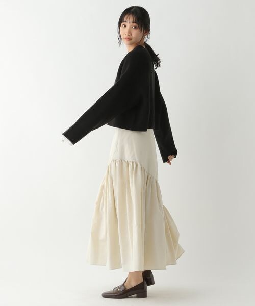 A part by(アパートバイ)の「アシメギャザーボリュームスカート(スカート・レディース・ナチュラル 08/ブラック 09/グリーン 73・フリーサイズ)」の3枚目の写真