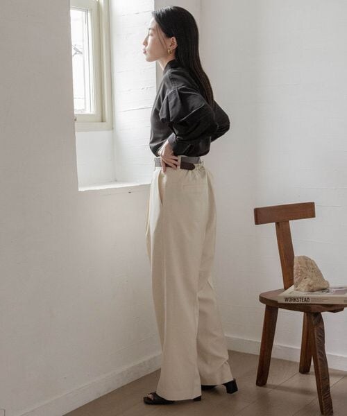 LOWRYS FARM(ローリーズファーム)の「スタイルUP/タックワイドパンツ(パンツ・レディース・アイボリー08/ブラック09/ブラウン58/グリーン72・S/M/L)」の7枚目の写真