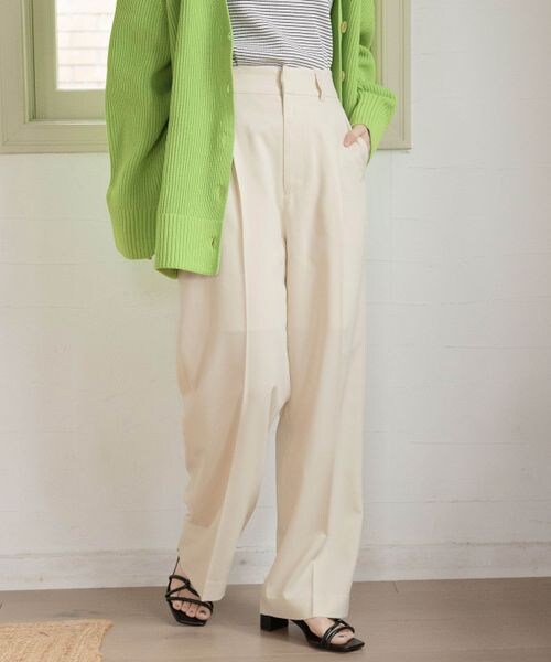 LOWRYS FARM(ローリーズファーム)の「スタイルUP/タックワイドパンツ(パンツ・レディース・アイボリー08/ブラック09/ブラウン58/グリーン72・S/M/L)」の4枚目の写真
