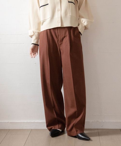 LOWRYS FARM(ローリーズファーム)の「スタイルUP/タックワイドパンツ(パンツ・レディース・アイボリー08/ブラック09/ブラウン58/グリーン72・S/M/L)」の1枚目の写真