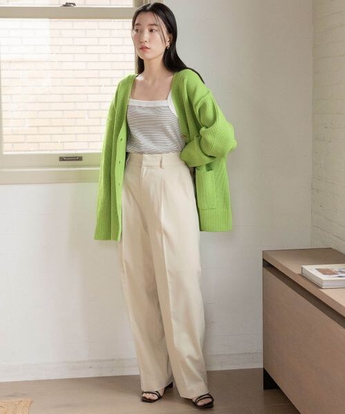 LOWRYS FARM(ローリーズファーム)の「スタイルUP/タックワイドパンツ(パンツ・レディース・アイボリー08/ブラック09/ブラウン58/グリーン72・S/M/L)」の12枚目の写真