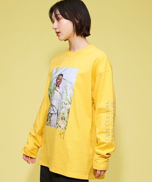 FOREVER 21（フォーエバー トゥエンティーワン）の「フォトプリントロンT（トップス・レディース・イエロー60・S/M）」の3枚目の写真