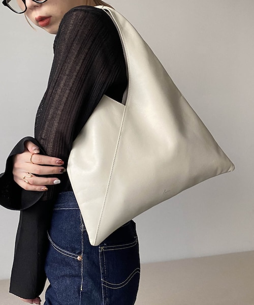 CAPRICIEUX LE'MAGE（カプリシューレマージュ）の「トライアングルトートバッグ（バッグ・レディース・ホワイト/キャメル/ブラック・F）」の2枚目の写真