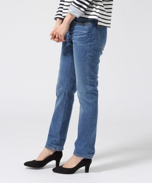 GLOBAL WORK（グローバルワーク）の「【定番人気】デニムテーパードパンツ（パンツ・レディース・ホワイト05/ブルー83/ネイビー89・Ｓ/Ｍ/Ｌ）」の5枚目の写真