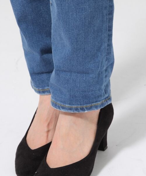 GLOBAL WORK（グローバルワーク）の「【定番人気】デニムテーパードパンツ（パンツ・レディース・ホワイト05/ブルー83/ネイビー89・Ｓ/Ｍ/Ｌ）」の9枚目の写真