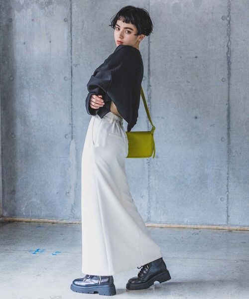 PAGEBOY(ページボーイ)の「カレッジショートスウェット(トップス・レディース・ブラック09/オートミール50/マスタード65・F)」の7枚目の写真