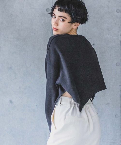 PAGEBOY(ページボーイ)の「カレッジショートスウェット(トップス・レディース・ブラック09/オートミール50/マスタード65・F)」の5枚目の写真