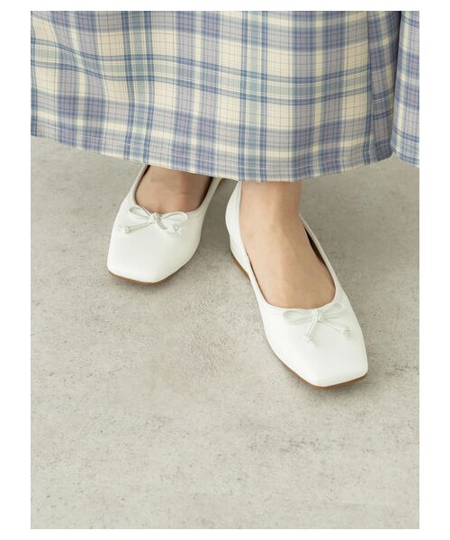 earth music&ecology（アースミュージックアンドエコロジー）の「ORientalTRaffic バレエパンプス（シューズ・ホワイト/シルバー・35/36/37/38/39）」の2枚目の写真