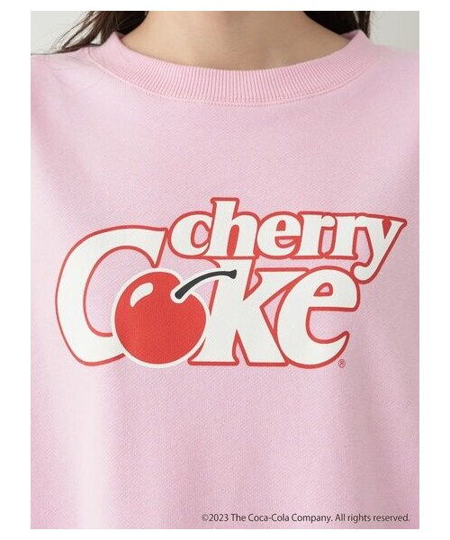 earth music&ecology(アースミュージックアンドエコロジー)の「別注 Cherry Coke®スウェット(トップス・ライトピンク・F)」の7枚目の写真