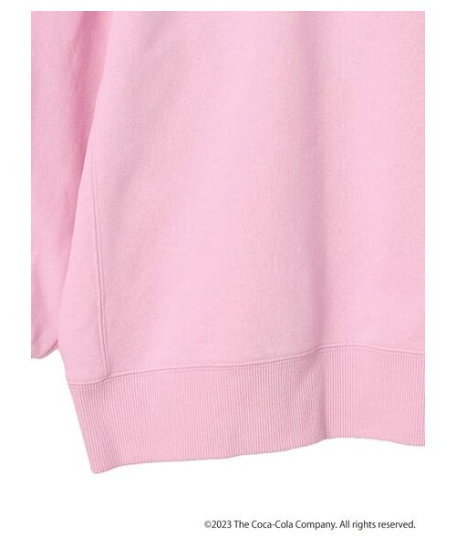 earth music&ecology(アースミュージックアンドエコロジー)の「別注 Cherry Coke®スウェット(トップス・ライトピンク・F)」の13枚目の写真