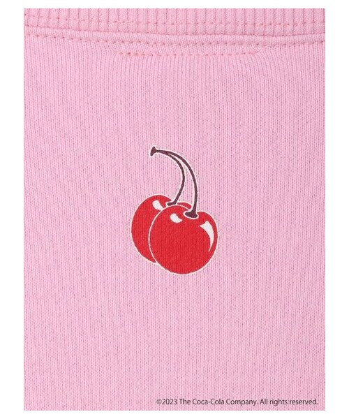 earth music&ecology(アースミュージックアンドエコロジー)の「別注 Cherry Coke®スウェット(トップス・ライトピンク・F)」の15枚目の写真