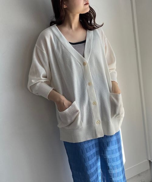 LOWRYS FARM（ローリーズファーム）の「ハイゲージミドルカーディガンロングスリーブ（トップス・アイボリー08/ブラック09/グリーン72/ブルー85・FREE）」の3枚目の写真