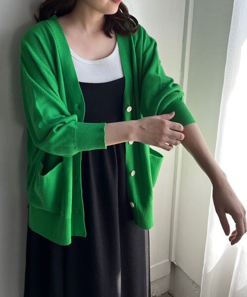 LOWRYS FARM（ローリーズファーム）の「ハイゲージミドルカーディガンロングスリーブ（トップス・アイボリー08/ブラック09/グリーン72/ブルー85・FREE）」の13枚目の写真