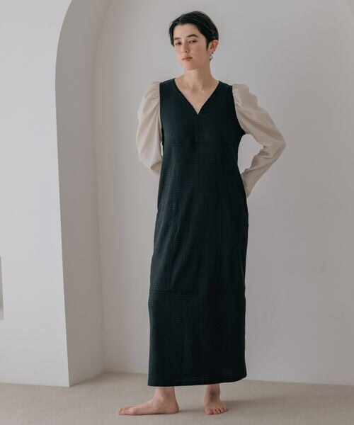 A part by（アパートバイ）の「テクスチャーパフVネックドレス（ワンピース/ドレス・レディース・バイカラー 10/ライトグリーン 74/ネイビー 88・フリーサイズ）」の4枚目の写真