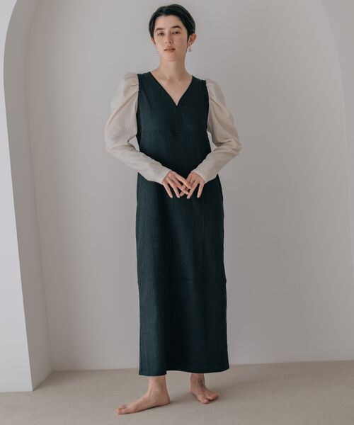 A part by（アパートバイ）の「テクスチャーパフVネックドレス（ワンピース/ドレス・レディース・バイカラー 10/ライトグリーン 74/ネイビー 88・フリーサイズ）」の5枚目の写真