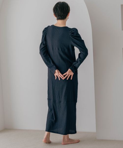 A part by（アパートバイ）の「テクスチャーパフVネックドレス（ワンピース/ドレス・レディース・バイカラー 10/ライトグリーン 74/ネイビー 88・フリーサイズ）」の12枚目の写真