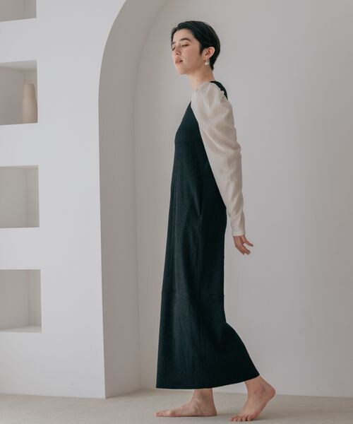 A part by（アパートバイ）の「テクスチャーパフVネックドレス（ワンピース/ドレス・レディース・バイカラー 10/ライトグリーン 74/ネイビー 88・フリーサイズ）」の6枚目の写真