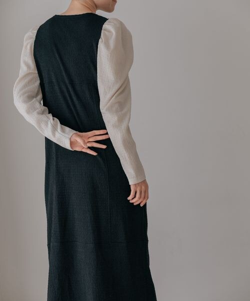 A part by（アパートバイ）の「テクスチャーパフVネックドレス（ワンピース/ドレス・レディース・バイカラー 10/ライトグリーン 74/ネイビー 88・フリーサイズ）」の8枚目の写真