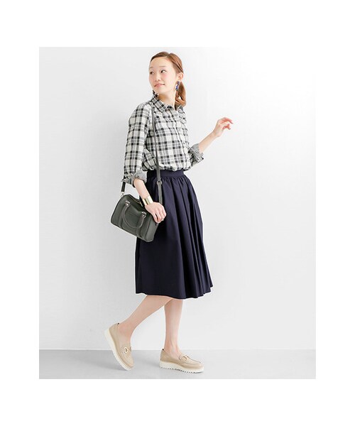 URBAN RESEARCH（アーバンリサーチ）の「ミディ丈タフタギャザースカート（スカート・レディース・WHITE/GREEN/NAVY・FREE）」の7枚目の写真