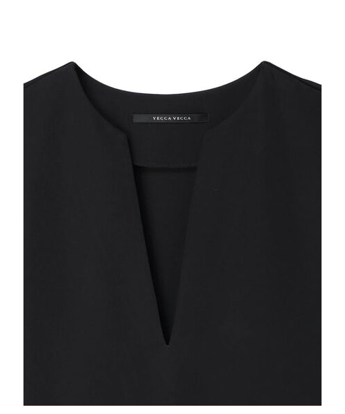 YECCA VECCA（イェッカヴェッカ）の「Vネックプルオーバーベスト（トップス・アイボリー/ブラック・F）」の4枚目の写真