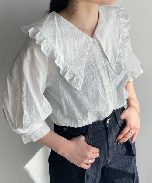 LOWRYS FARM（ローリーズファーム）の「ＢＩＧフリルカラーブラウス（トップス・ホワイト05/ブラック09/サックスブルー82・FREE）」の6枚目の写真