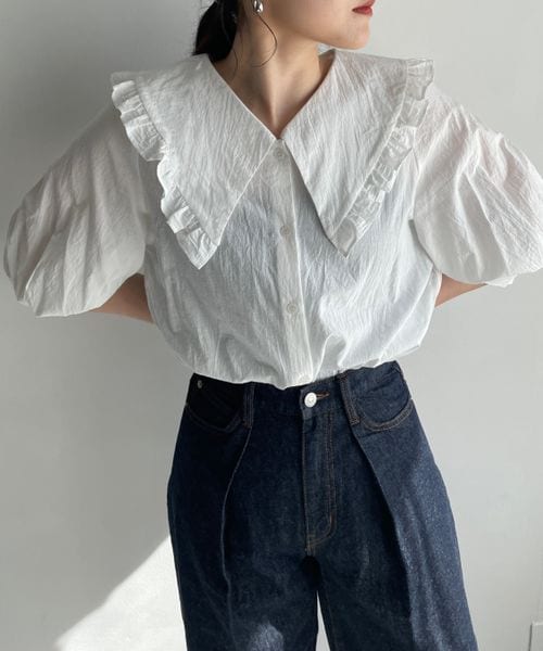 LOWRYS FARM（ローリーズファーム）の「ＢＩＧフリルカラーブラウス（トップス・ホワイト05/ブラック09/サックスブルー82・FREE）」の4枚目の写真